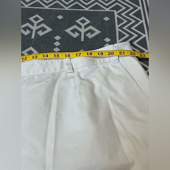 L.L. Bean Women's Light Beige  Bermuda Shorts women’s 24W - Picture 2 of 7